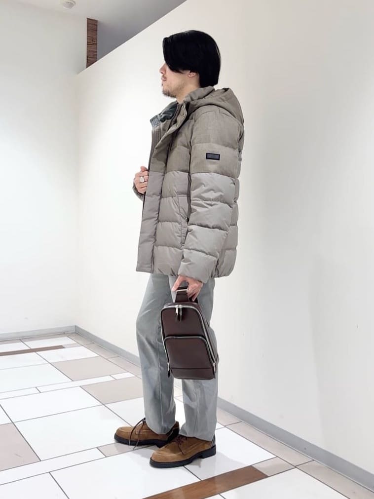 及川さんの「TAKEO KIKUCHI｜【Made in JAPAN】播州織 ストレッチ パンツ」を使ったコーディネート