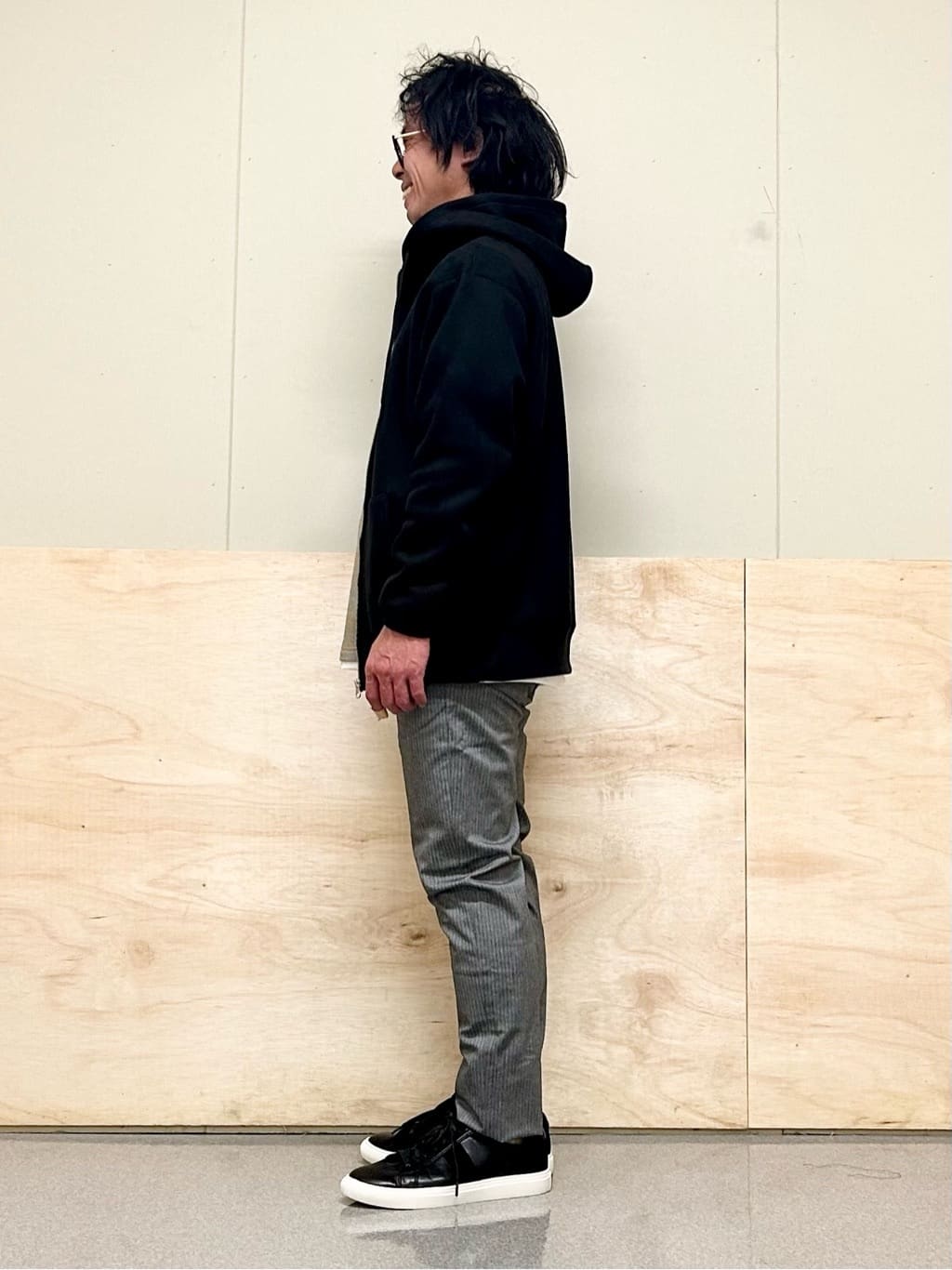 KENJI Iさんの「THE SHOP TK｜【オールシーズン穿ける！】7DAYSストレッチへリンボンパンツ　ON&hArr;OFF兼用」を使ったコーディネート