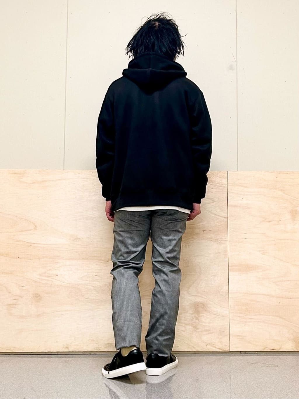 KENJI Iさんの「THE SHOP TK｜【オールシーズン穿ける！】7DAYSストレッチへリンボンパンツ　ON&hArr;OFF兼用」を使ったコーディネート