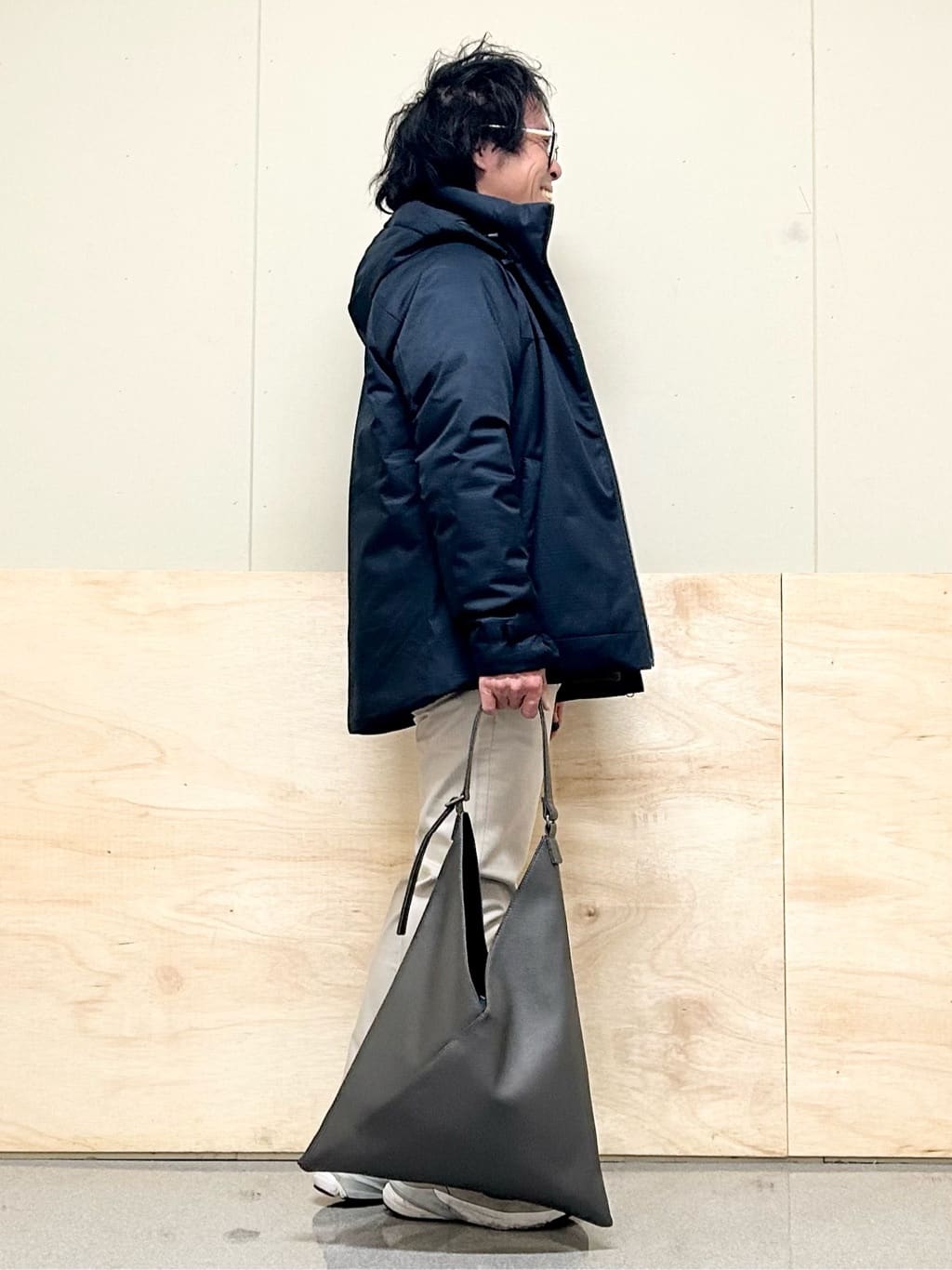 KENJI Iさんの「THE SHOP TK｜【オールシーズン穿ける！】7DAYSストレッチへリンボンパンツ　ON&hArr;OFF兼用」を使ったコーディネート
