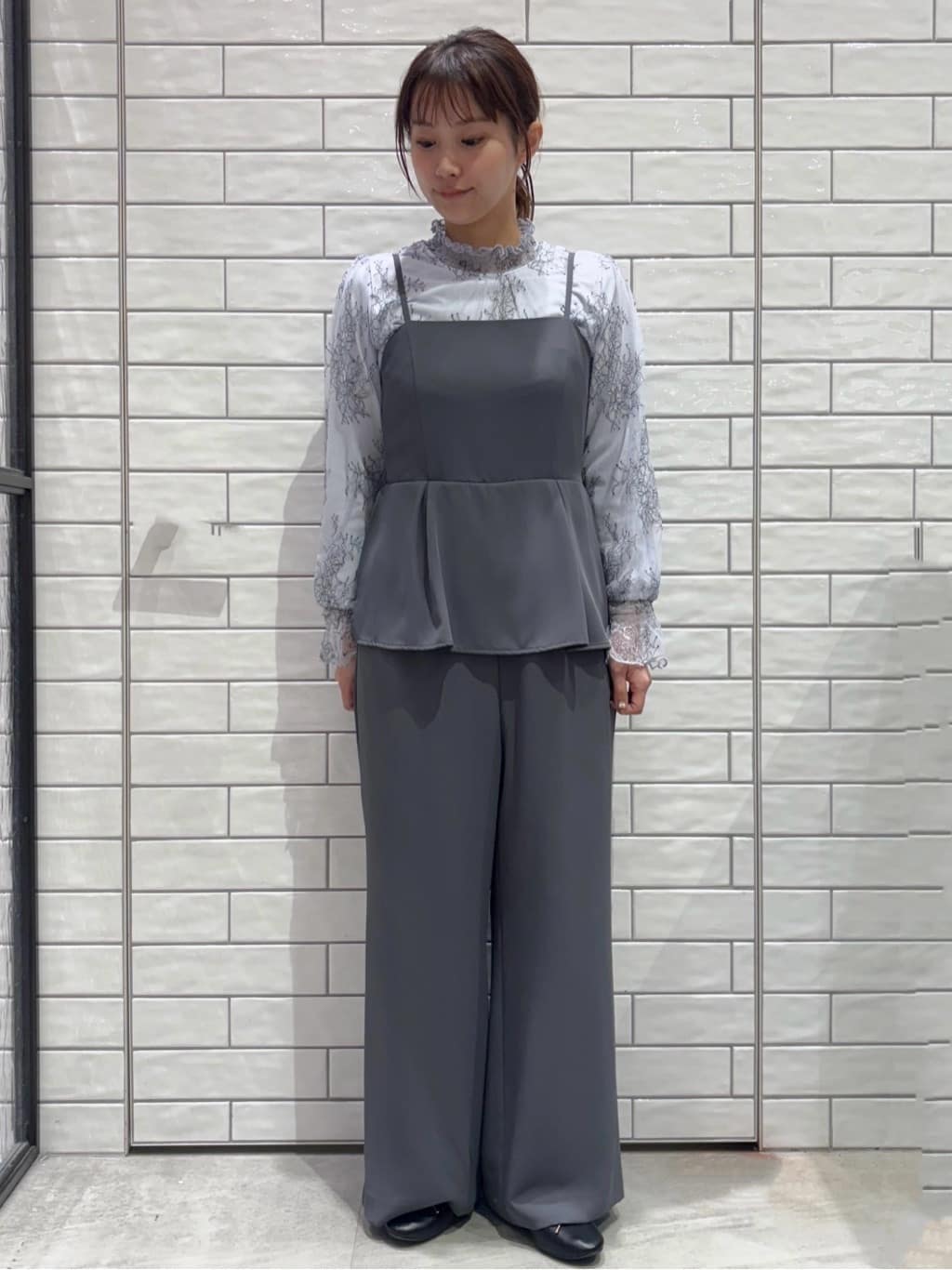 ranさんの「OPAQUE.CLIP｜◆シャーリング総レーストップス【洗濯機洗い可】」を使ったコーディネート