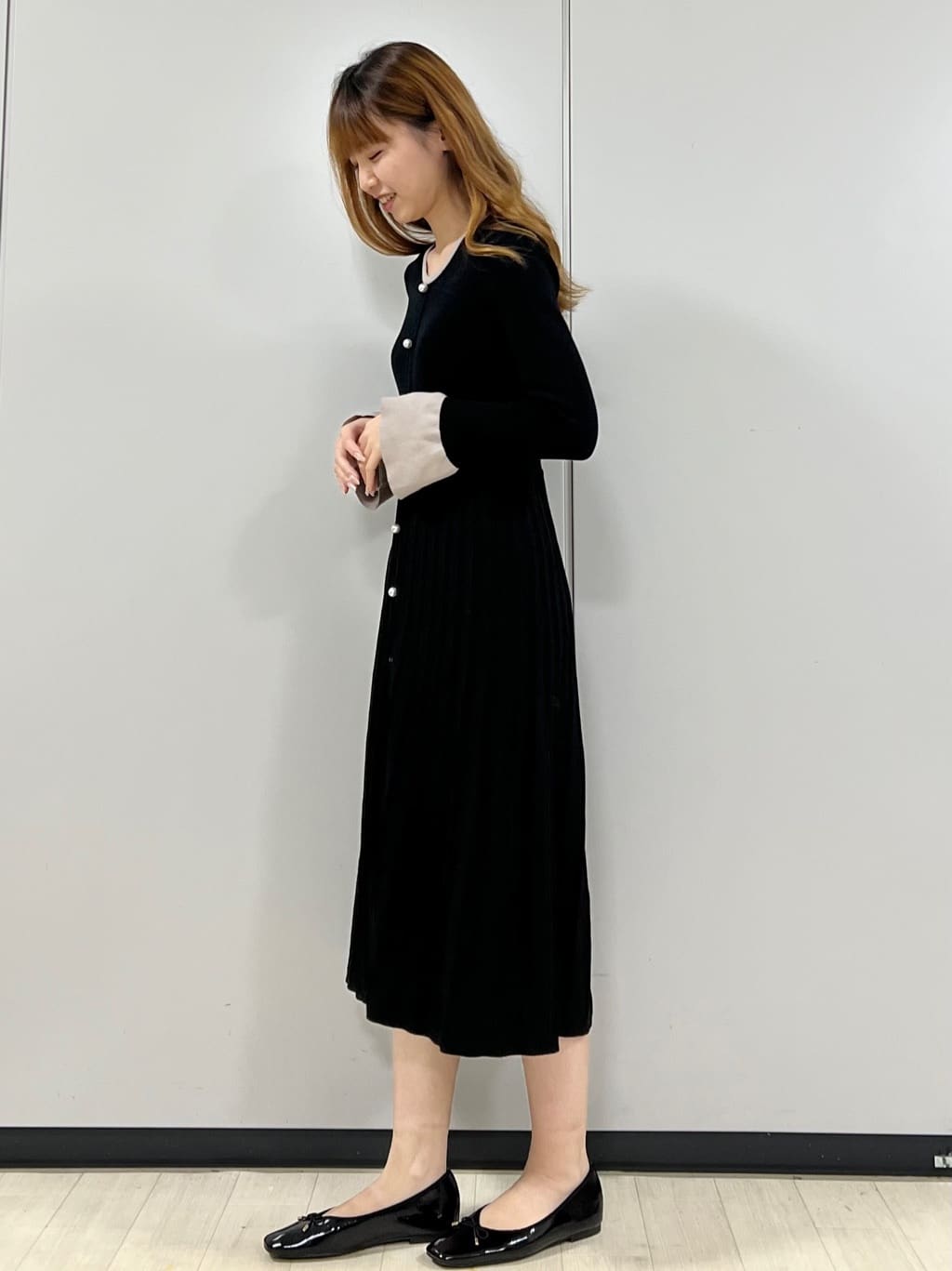 Yukaさんの「index｜◆《美人百花掲載》パール調デザインバイカラーニットワンピース【洗濯機洗い可】」を使ったコーディネート