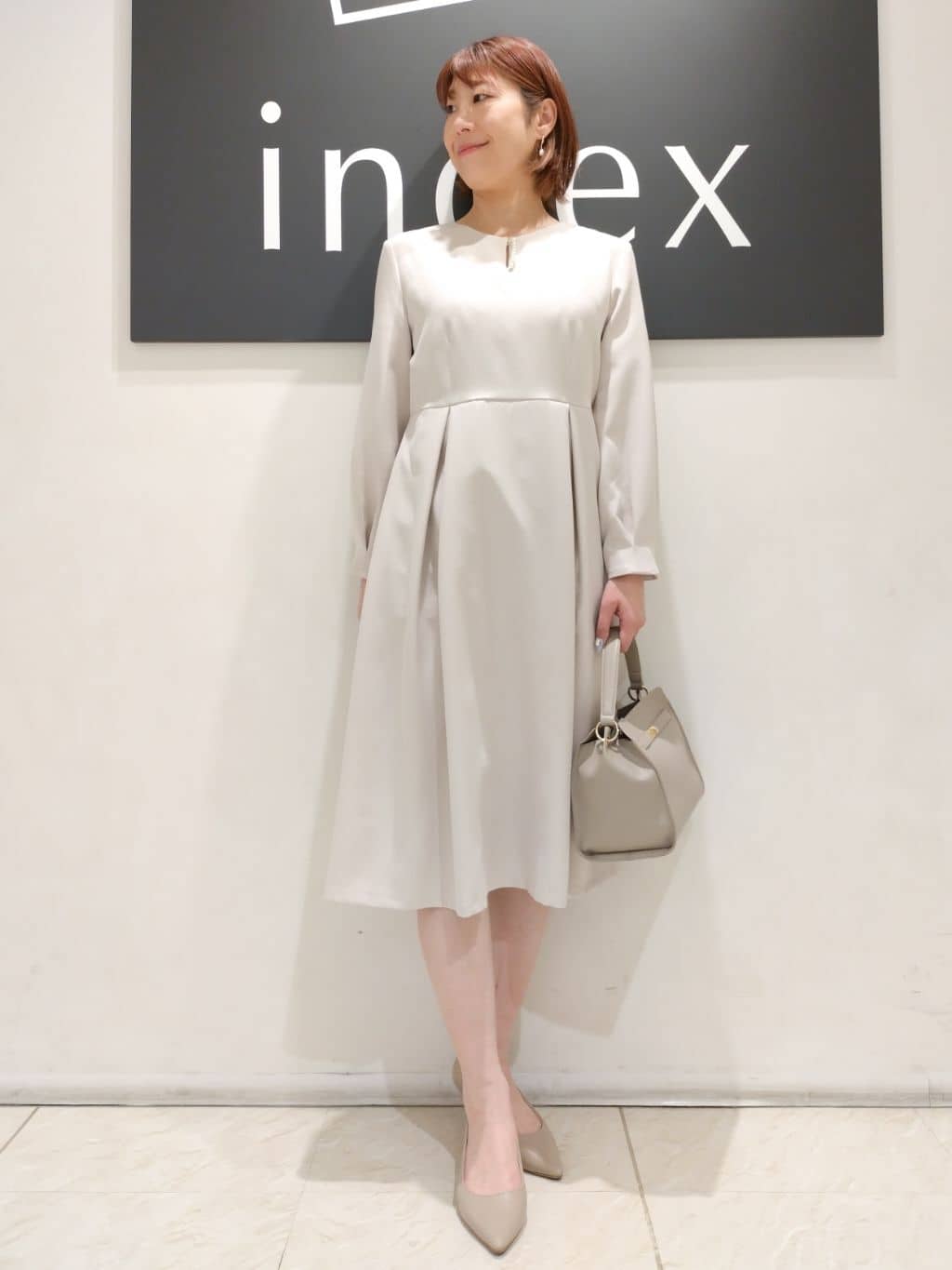 n.さんの「index｜◆＜通勤・セレモニー対応＞キーネックパール調フレアワンピース【洗濯機洗い可／イージーアイロン】」を使ったコーディネート
