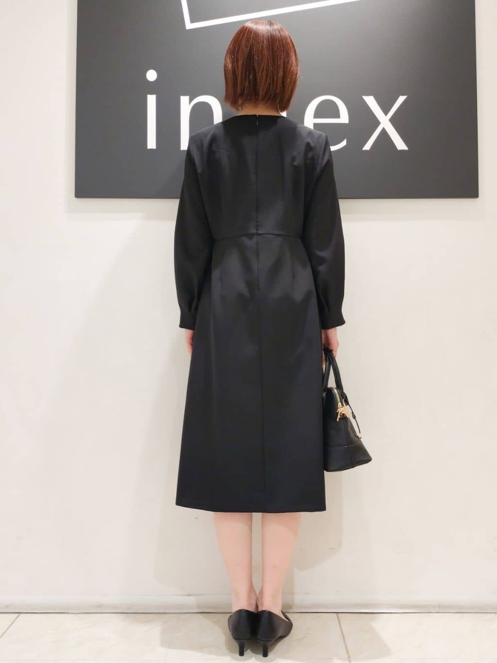 n.さんの「index｜◆＜通勤・セレモニー対応＞キーネックパール調フレアワンピース【洗濯機洗い可／イージーアイロン】」を使ったコーディネート