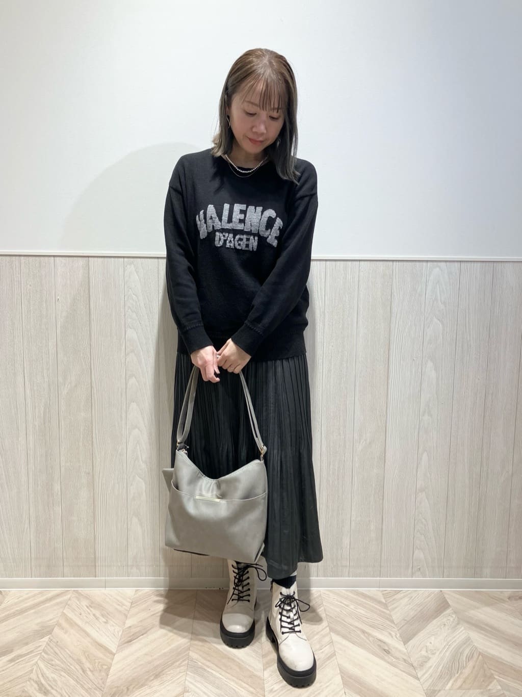 shokoさんの「SHOO･LA･RUE｜◆【セレモニーにも】ひらりと揺れる上品シルエット サテンプリーツスカート」を使ったコーディネート