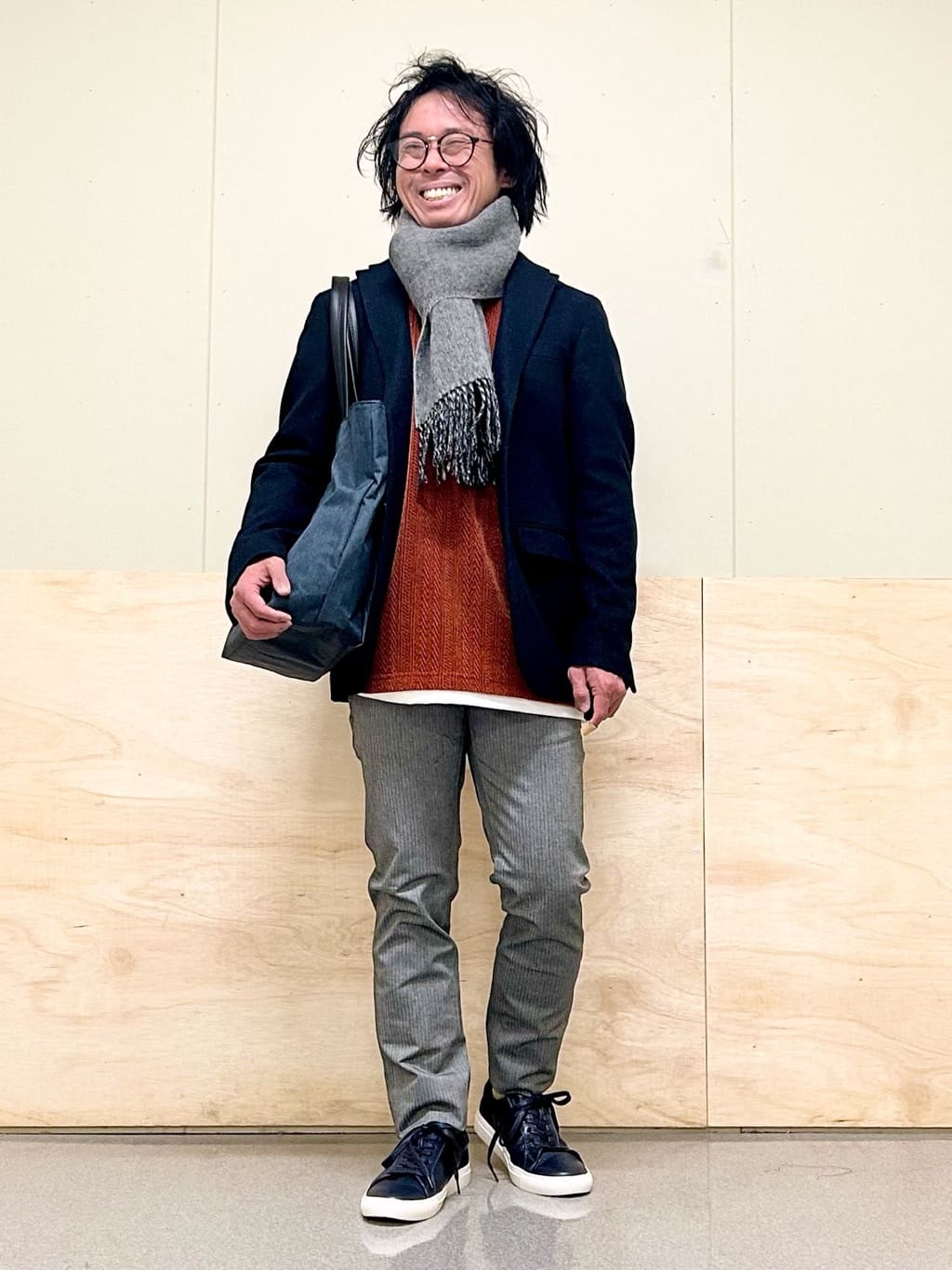 KENJI Iさんの「THE SHOP TK｜【オールシーズン穿ける！】7DAYSストレッチへリンボンパンツ　ON&hArr;OFF兼用」を使ったコーディネート