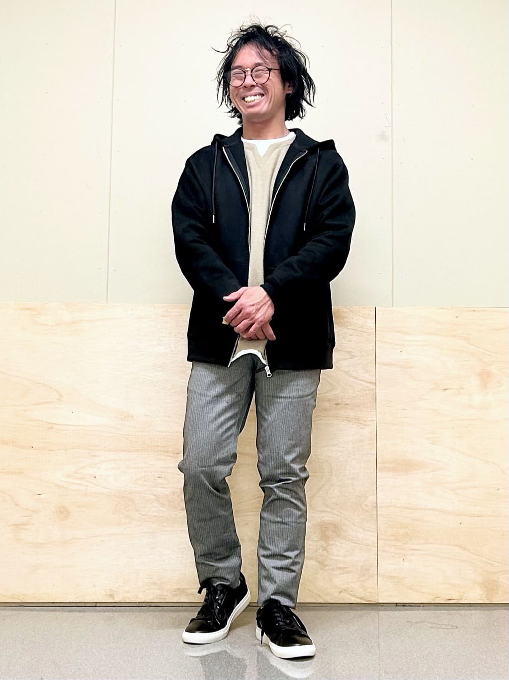 KENJI Iさんの「THE SHOP TK｜【オールシーズン穿ける！】7DAYSストレッチへリンボンパンツ　ON&hArr;OFF兼用」を使ったコーディネート