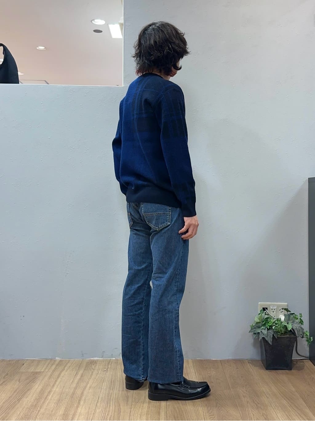 Uさんの「TAKEO KIKUCHI｜【モンスターストレッチ】日本製 ウォッシュド デニムパンツ」を使ったコーディネート