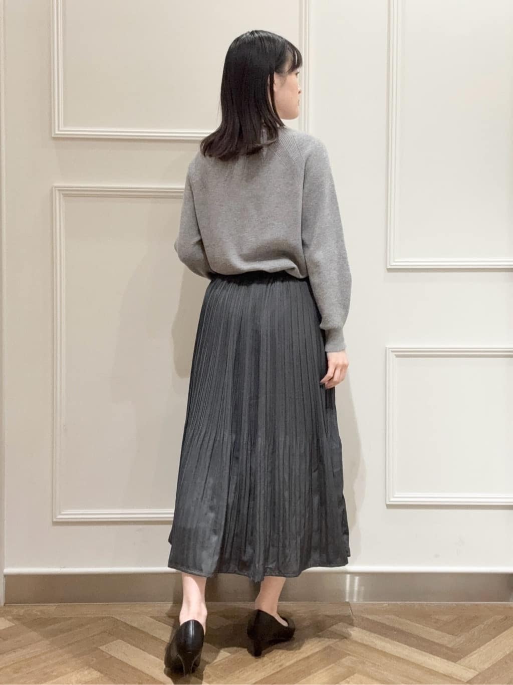 muuさんの「SHOO･LA･RUE｜◆【セレモニーにも】ひらりと揺れる上品シルエット サテンプリーツスカート」を使ったコーディネート