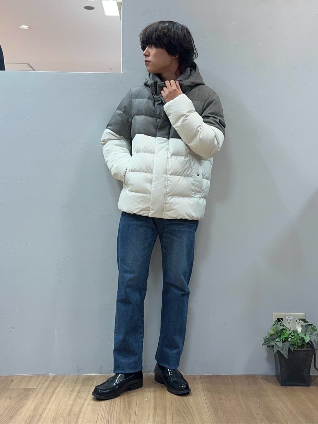 Uさんの「TAKEO KIKUCHI｜【モンスターストレッチ】日本製 ウォッシュド デニムパンツ」を使ったコーディネート