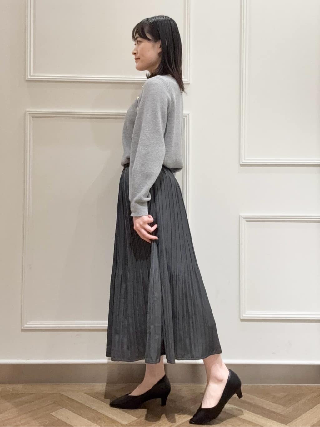 muuさんの「SHOO･LA･RUE｜◆【セレモニーにも】ひらりと揺れる上品シルエット サテンプリーツスカート」を使ったコーディネート
