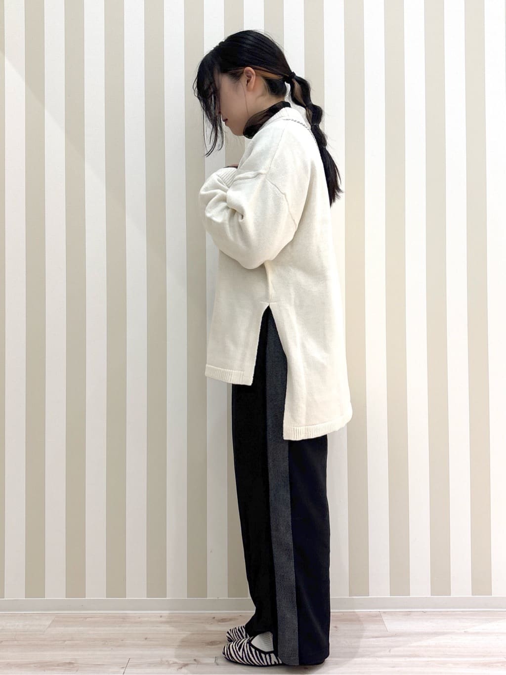 まろんさんの「SHOO･LA･RUE｜◆【S-LL/体型カバー】軽くてふわふわ お尻が隠れるワイドシルエットニット」を使ったコーディネート