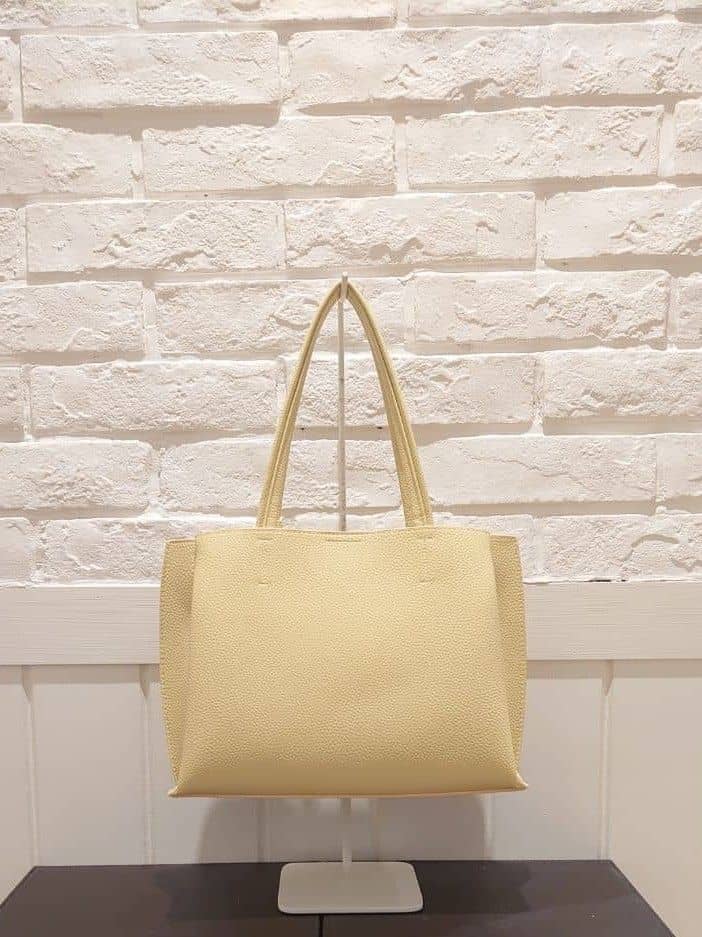 akamiさんの「SHOO･LA･RUE｜◆【軽量/2WAY】デイリーにも通勤にも ふわっと軽いトートバッグ」を使ったコーディネート