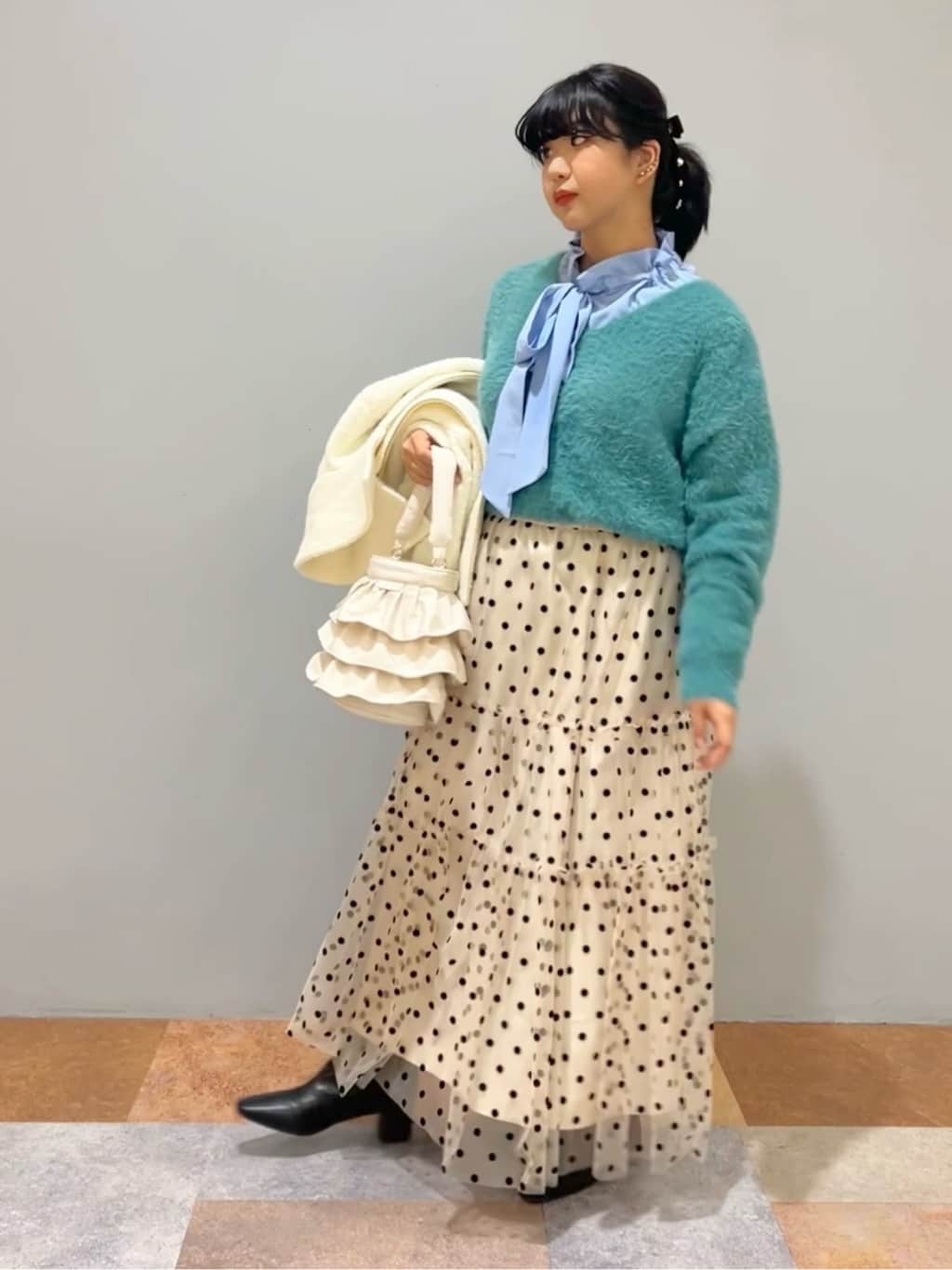 ひらのみさんの「THE SHOP TK｜◆【ONOFF活躍/セレモニー/通勤】ギャザーリボンタイブラウス/洗える」を使ったコーディネート