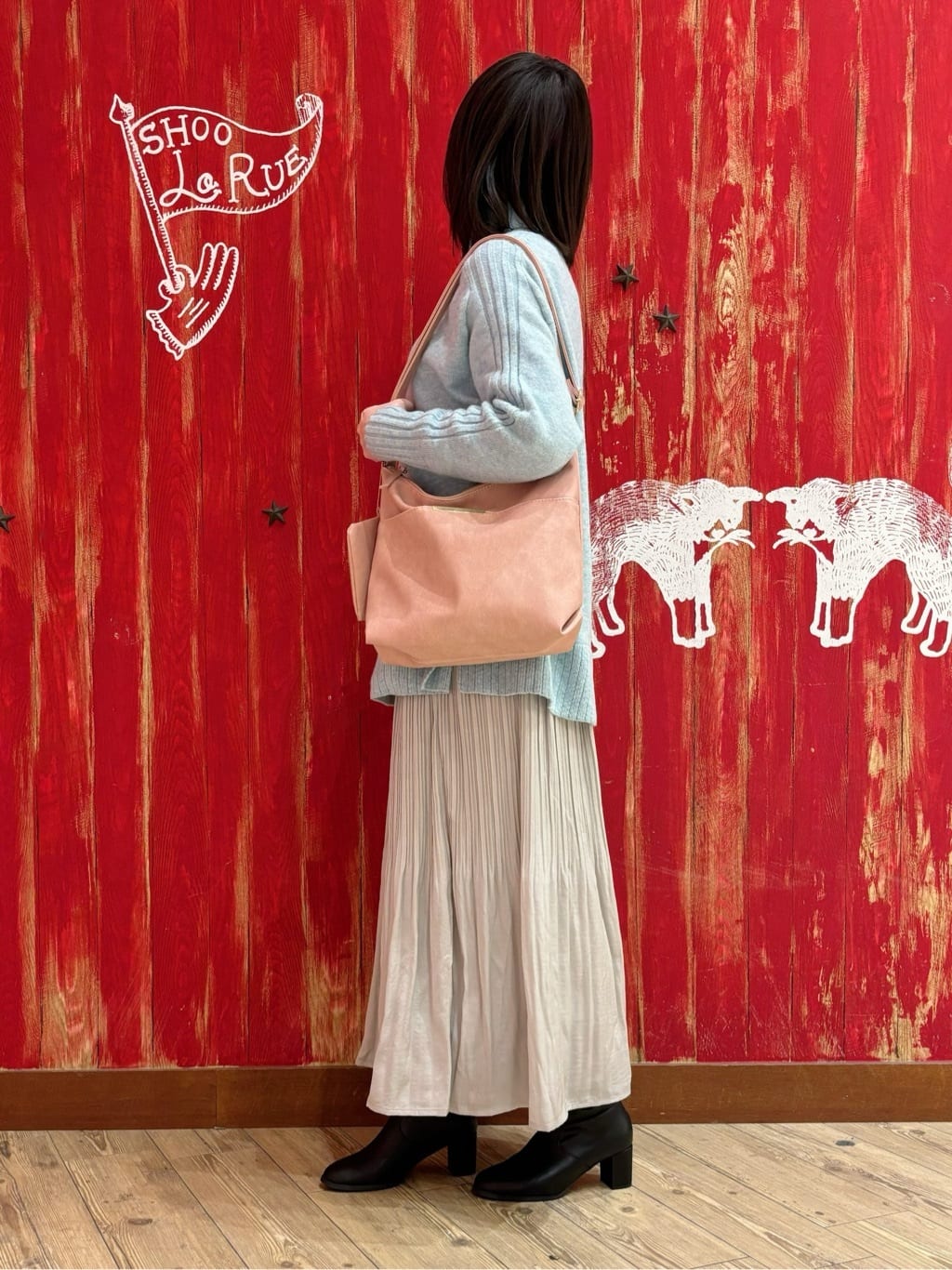マエDさんの「SHOO･LA･RUE｜◆【セレモニーにも】ひらりと揺れる上品シルエット サテンプリーツスカート」を使ったコーディネート