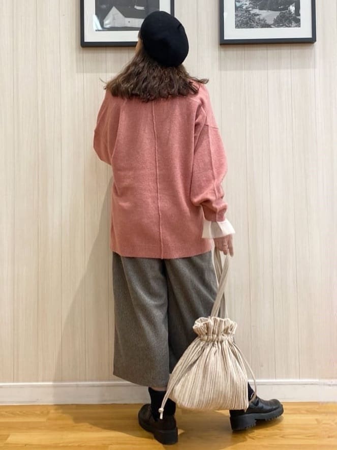 natsuさんの「SHOO･LA･RUE｜◆ふんわりやわらか変形Vネックニット」を使ったコーディネート