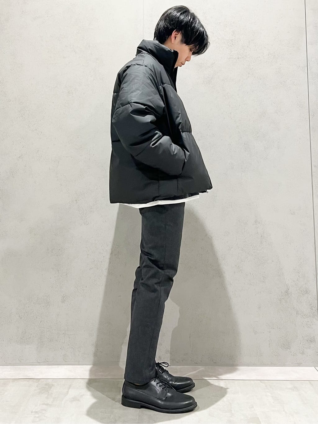 SHI-MAさんの「THE SHOP TK｜【オールシーズン穿ける！】7DAYSストレッチへリンボンパンツ　ON&hArr;OFF兼用」を使ったコーディネート