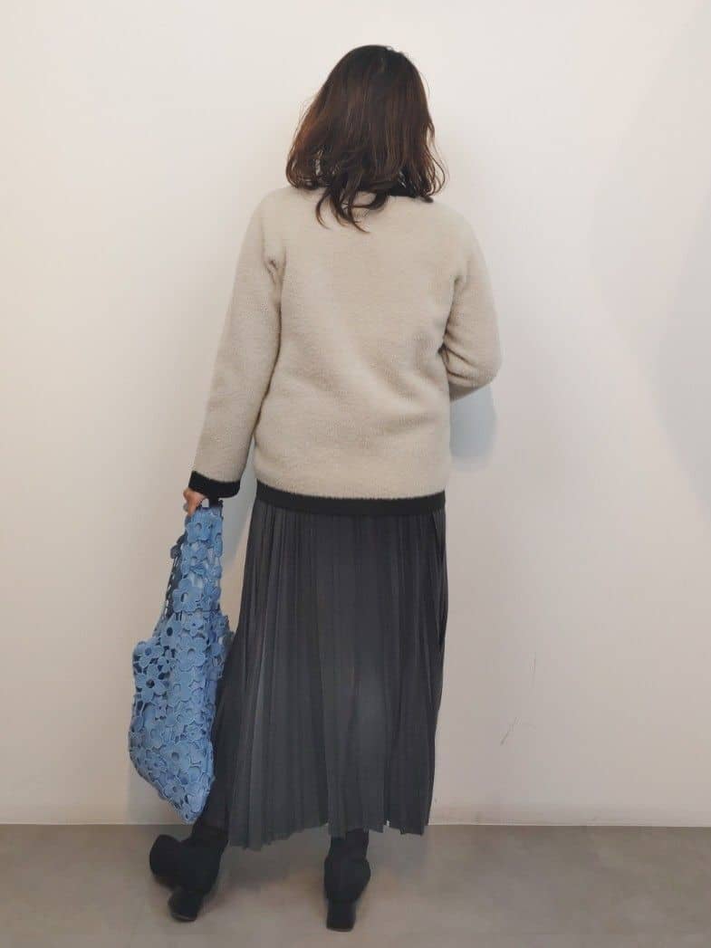 エーさんの「OPAQUE.CLIP｜◆フェザーヤーン配色Vネックカーディガン【洗濯機洗い可】」を使ったコーディネート