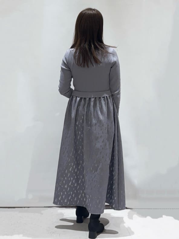 まみさんの「OPAQUE.CLIP｜◆《美人百花掲載》ニット&times;ジャカードドッキングワンピース【洗濯機洗い可／抗ピル】」を使ったコーディネート