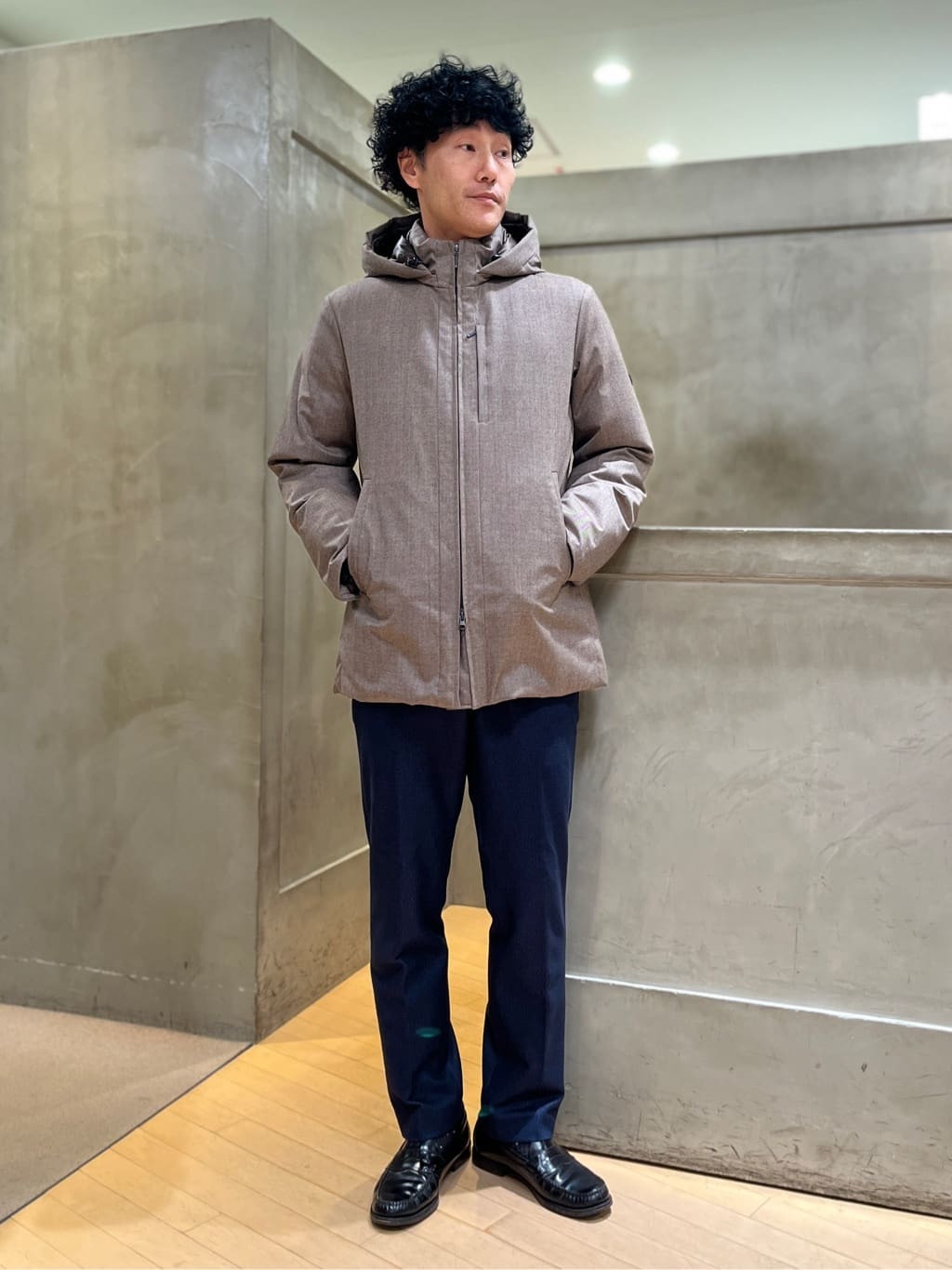 mutoさんの「TAKEO KIKUCHI｜【DOWN FABRIC】ダウンファブリック ドレスパンツ / セットアップ対応」を使ったコーディネート