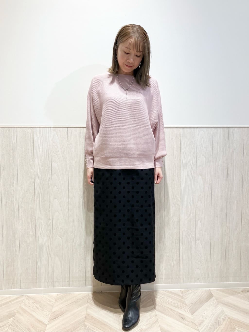 shokoさんの「SHOO･LA･RUE｜◆【洗える】大人の上品コーデに お袖ビジュー釦付きリブドルマンニット」を使ったコーディネート