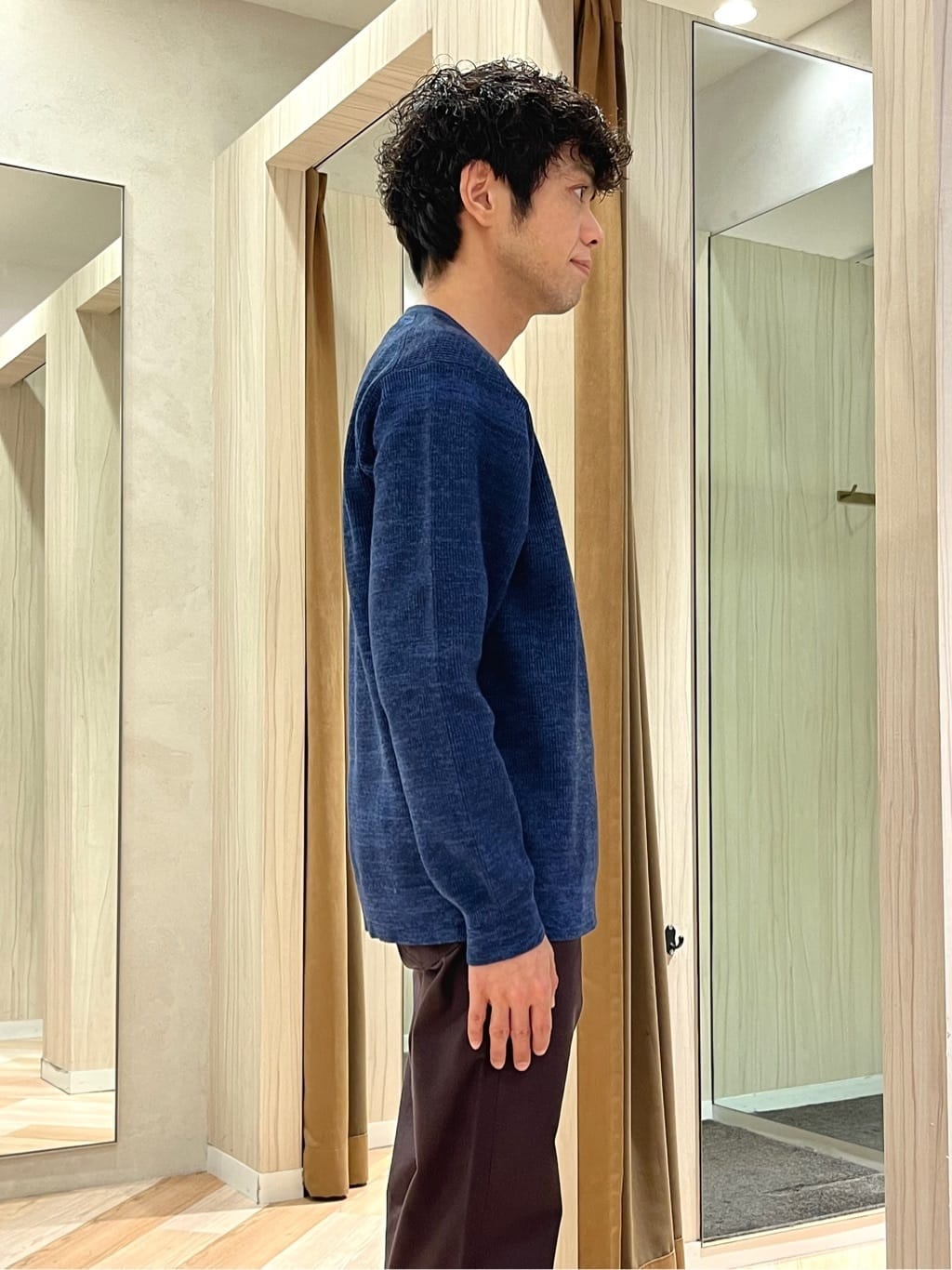 URAさんの「TAKEO KIKUCHI｜【Made in JAPAN】播州織 ストレッチ パンツ」を使ったコーディネート