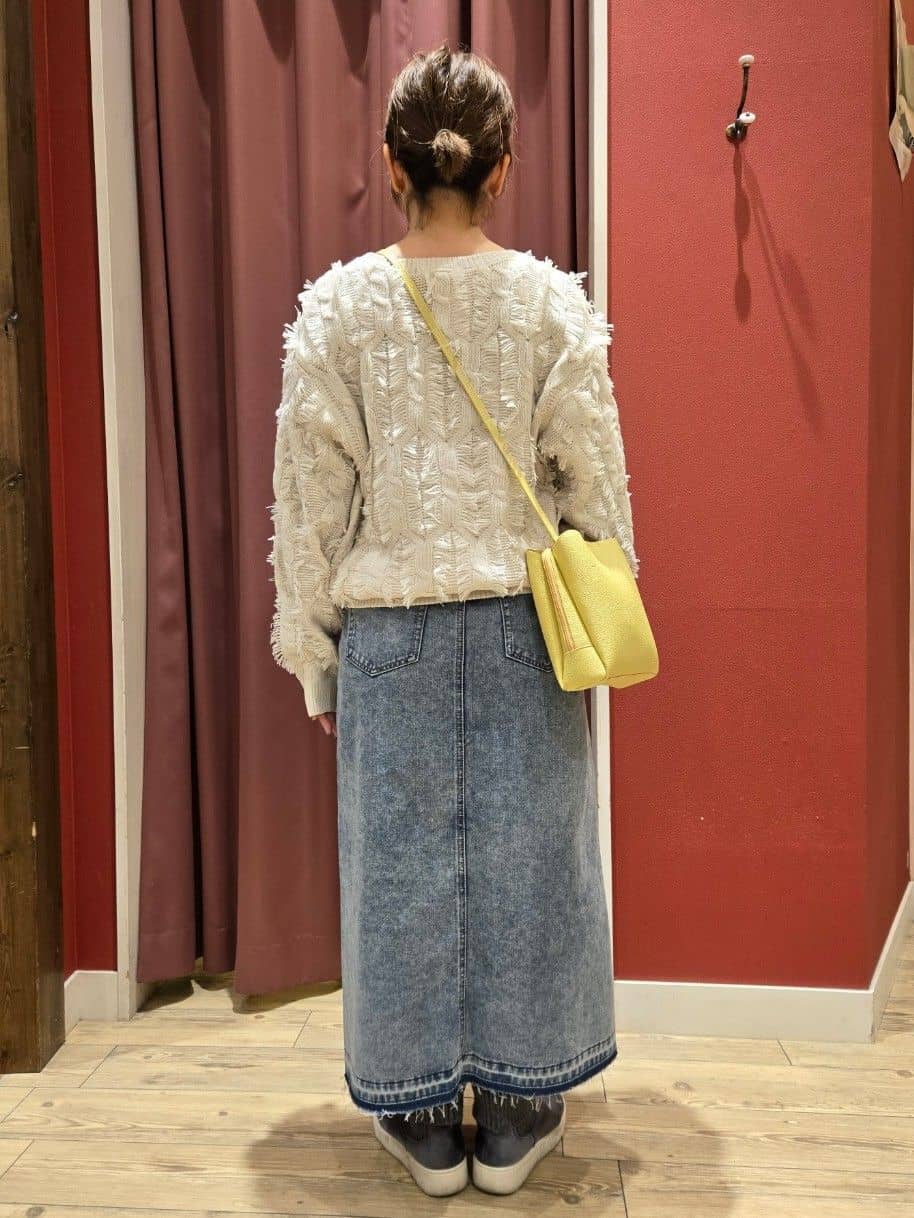 hanaさんの「SHOO･LA･RUE｜◆【S-LL】一枚で主役級。フリンジが目を惹くゆるニット」を使ったコーディネート