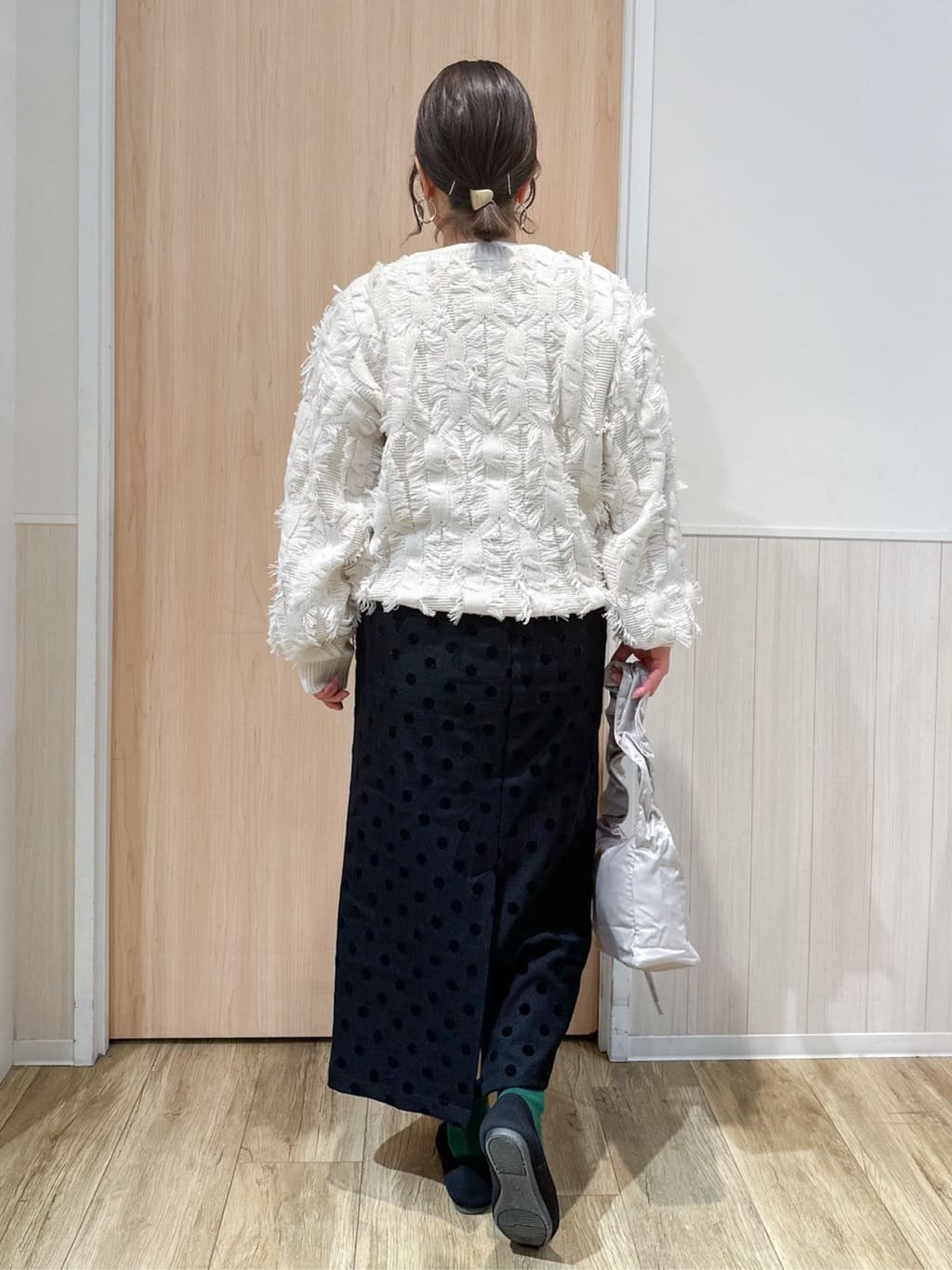 mimoさんの「SHOO･LA･RUE｜◆【S-LL】一枚で主役級。フリンジが目を惹くゆるニット」を使ったコーディネート