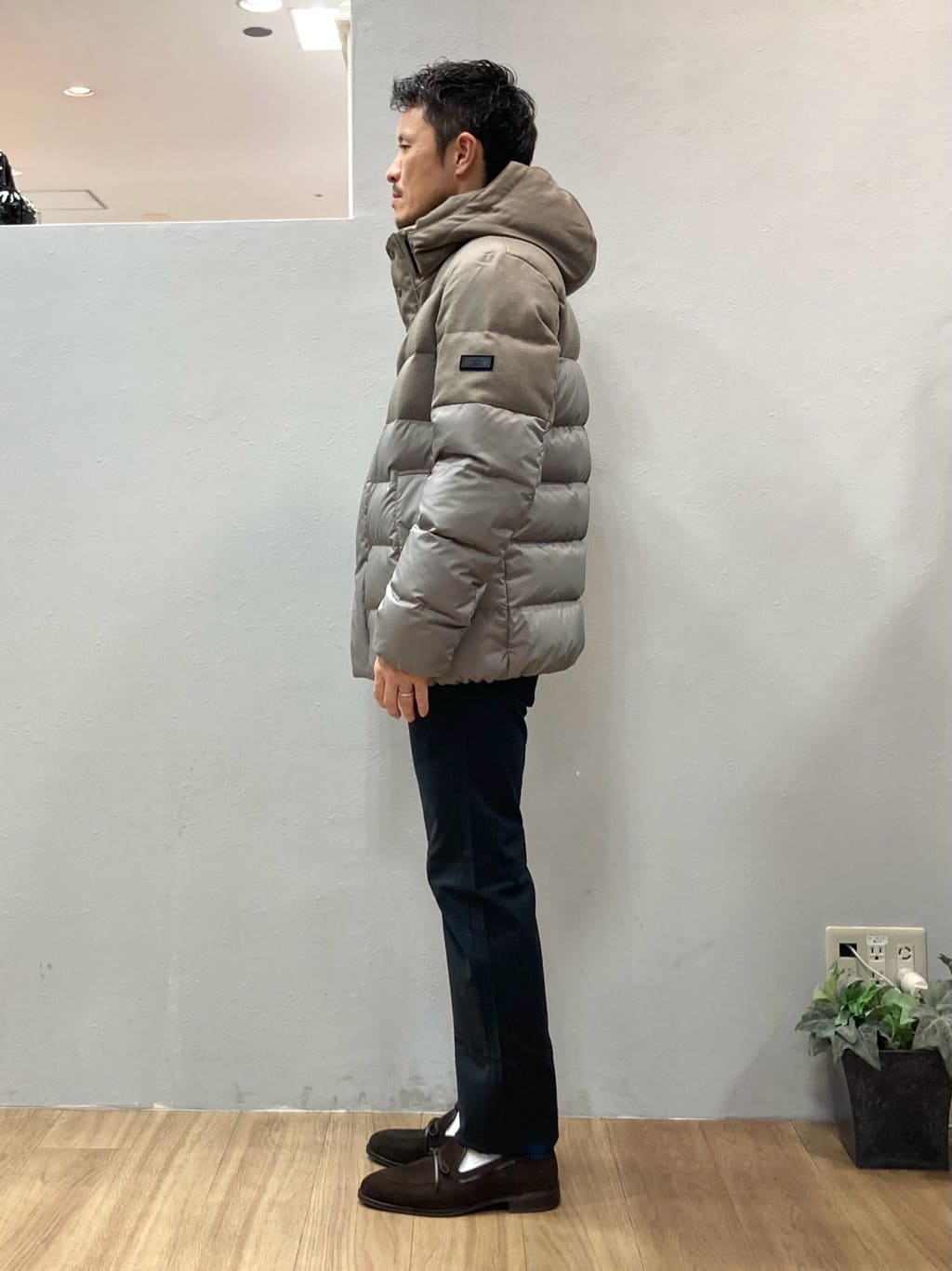 シュンさんの「TAKEO KIKUCHI｜【Made in JAPAN】播州織 ストレッチ パンツ」を使ったコーディネート