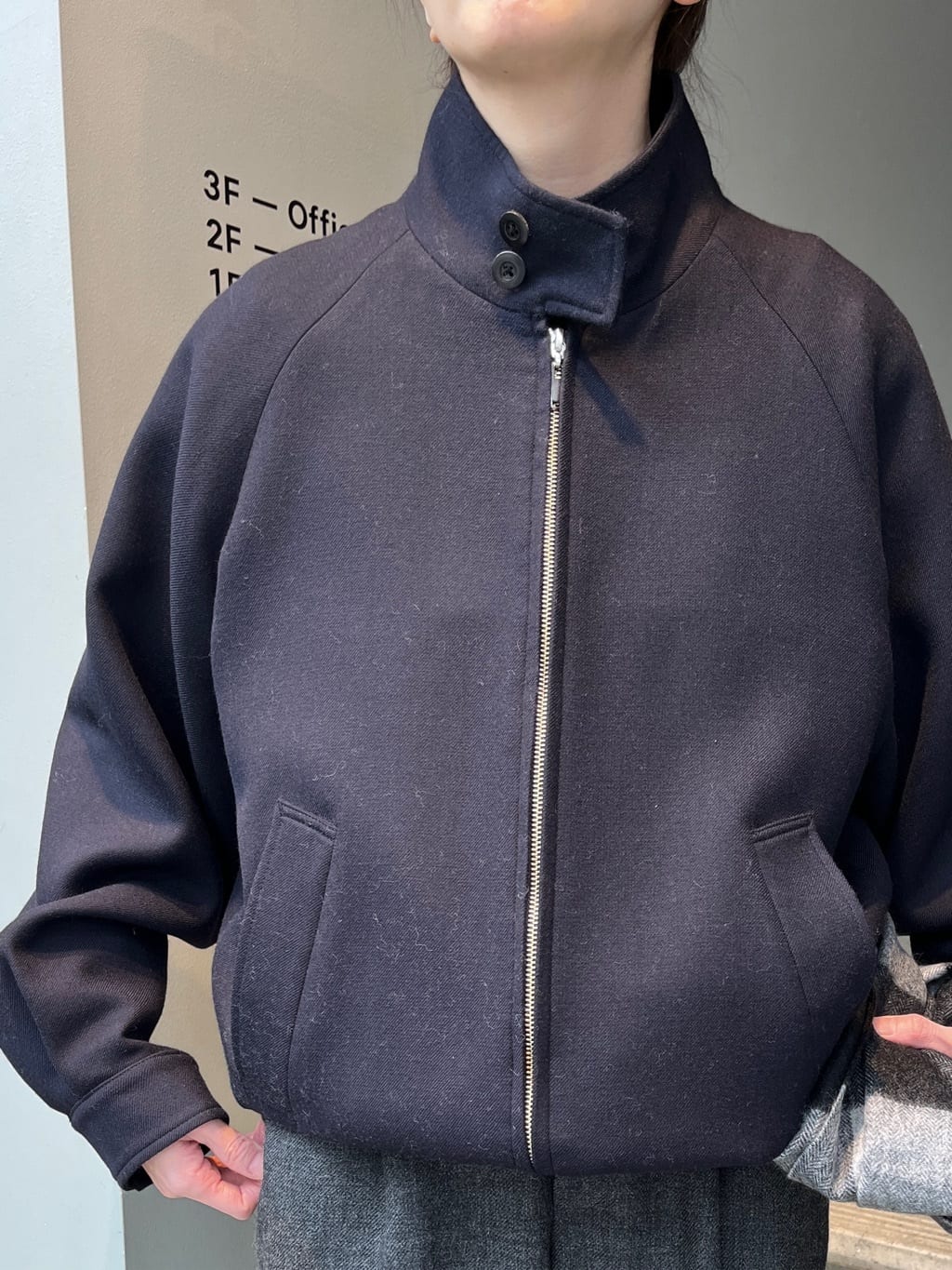 神野（jinno）さんの「TAKEO KIKUCHI｜【カシミヤ100%】チェック カシミヤマフラー」を使ったコーディネート