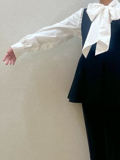 chiakiさんの「OPAQUE.CLIP｜◆《STORY掲載》ボウタイシャツブラウス／通勤・セレモニー対応【洗濯機洗い可】」を使ったコーディネート