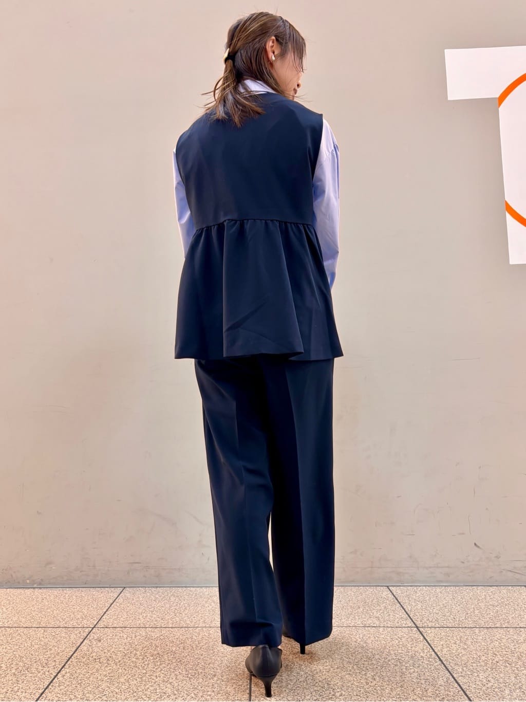 HaNeさんの「THE SHOP TK｜◆【汚れ＆シワが付きにくい/セレモニー/通勤】ダブルクロスジレ/洗濯機OK」を使ったコーディネート