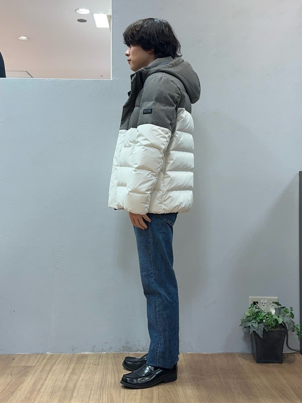 Uさんの「TAKEO KIKUCHI｜【モンスターストレッチ】日本製 ウォッシュド デニムパンツ」を使ったコーディネート