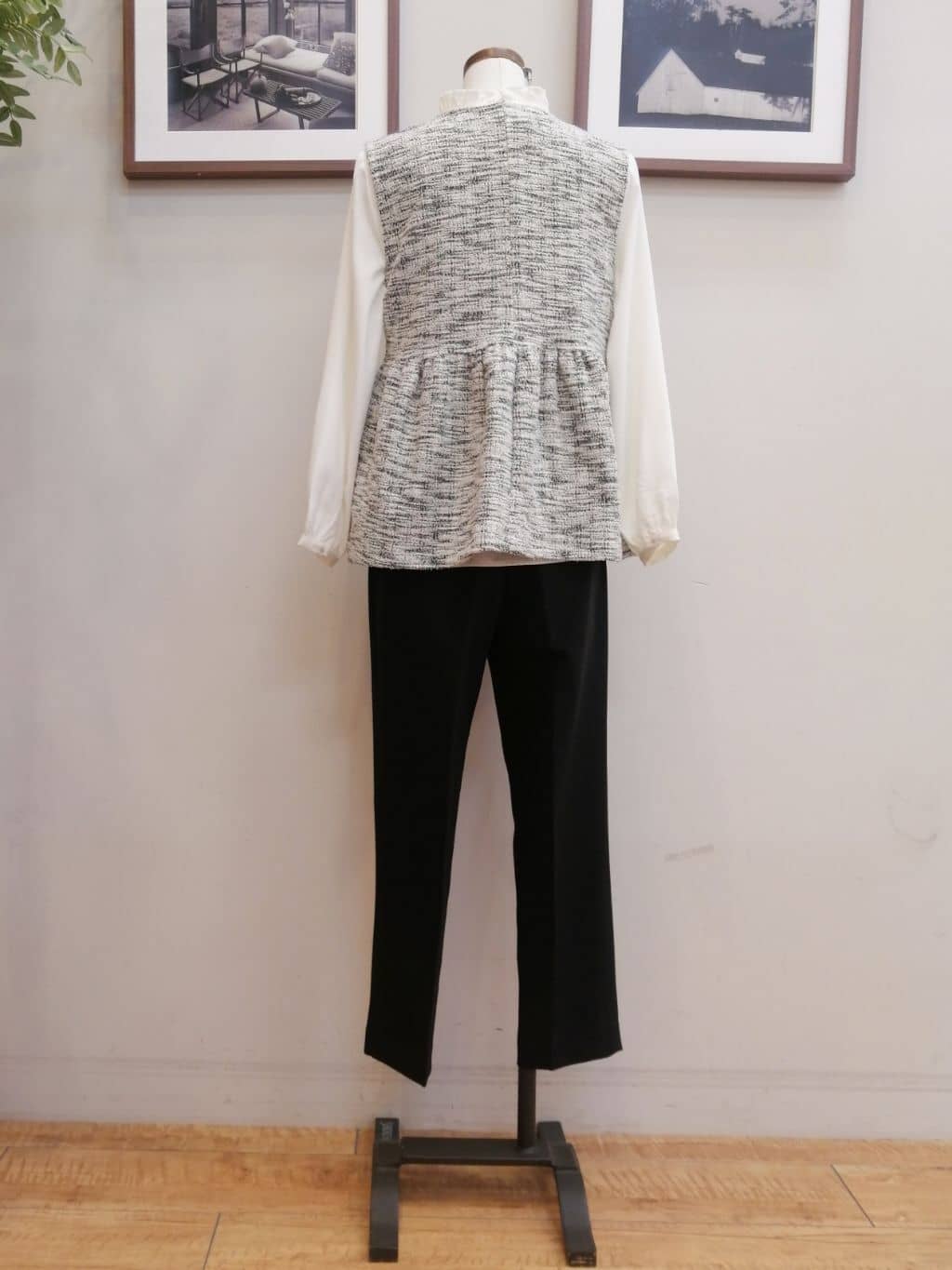 maiさんの「SHOO･LA･RUE｜◆【S-3L/洗える/セレモニー】さらり軽やか スタンドカラー フリルブラウス」を使ったコーディネート