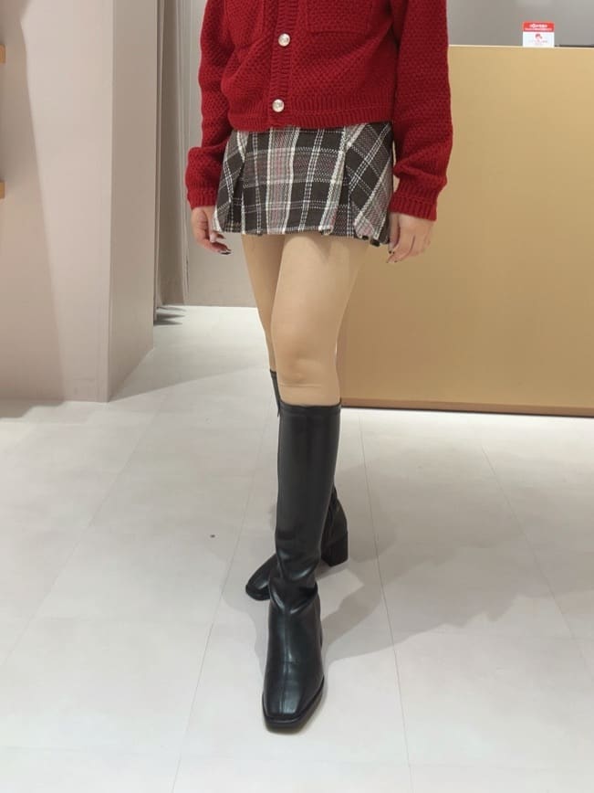 neinaさんの「ESPERANZA｜スクエアトゥロングブーツ【ロングセラー／歩きやすい／ローヒール／ストレッチ／サイドジップ／着脱簡単／」を使ったコーディネート