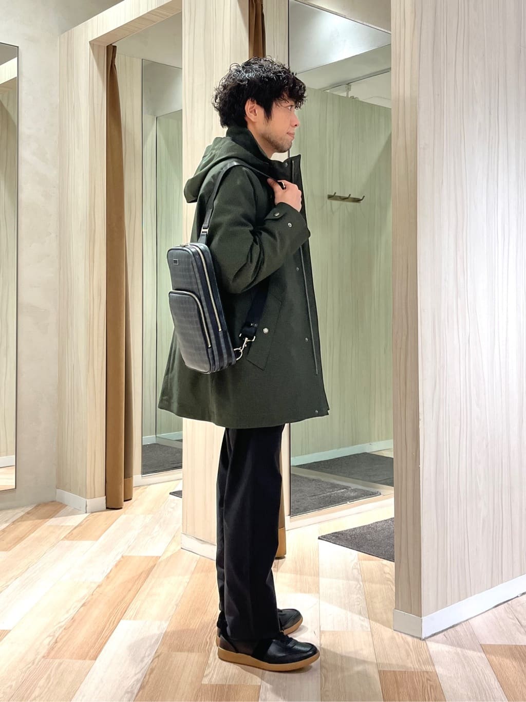 URAさんの「TAKEO KIKUCHI｜【Made in JAPAN】播州織 ストレッチ パンツ」を使ったコーディネート