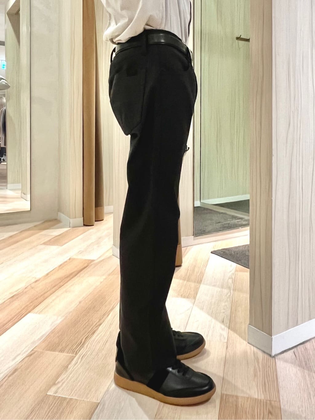 URAさんの「TAKEO KIKUCHI｜【Made in JAPAN】播州織 ストレッチ パンツ」を使ったコーディネート