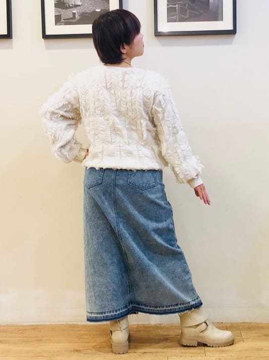 YYYさんの「SHOO･LA･RUE｜◆【S-LL】一枚で主役級。フリンジが目を惹くゆるニット」を使ったコーディネート