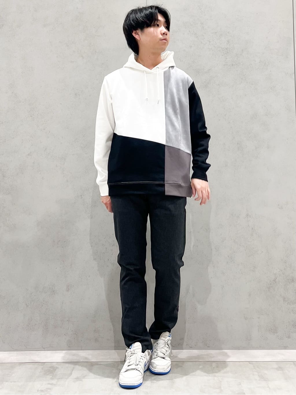 SHI-MAさんの「THE SHOP TK｜【オールシーズン穿ける！】7DAYSストレッチへリンボンパンツ　ON&hArr;OFF兼用」を使ったコーディネート