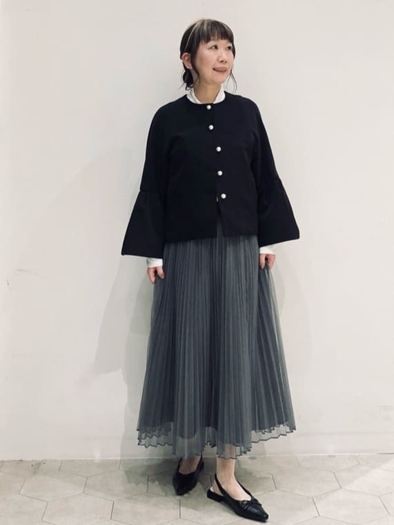 MAKOさんの「OPAQUE.CLIP｜◆《通勤対応/セットアップ対応》パール調ボタンフレアスリーブジャケット【洗濯機洗い可】」を使ったコーディネート