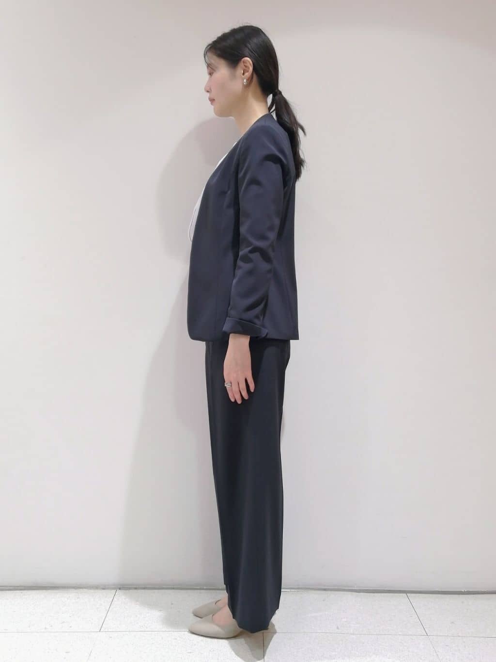 ayanoさんの「INDIVI｜【洗える／UVケア／スーツ】ストレッチノーカラージャケット」を使ったコーディネート