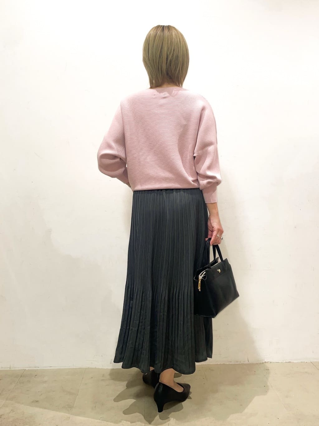 Ricoさんの「SHOO･LA･RUE｜◆【セレモニーにも】ひらりと揺れる上品シルエット サテンプリーツスカート」を使ったコーディネート