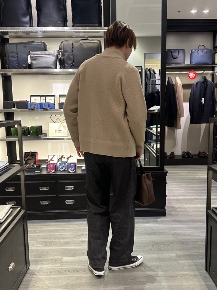 ふみふみさんの「TAKEO KIKUCHI｜◆【便利なサイズ感】ドライビング　トートバッグ」を使ったコーディネート