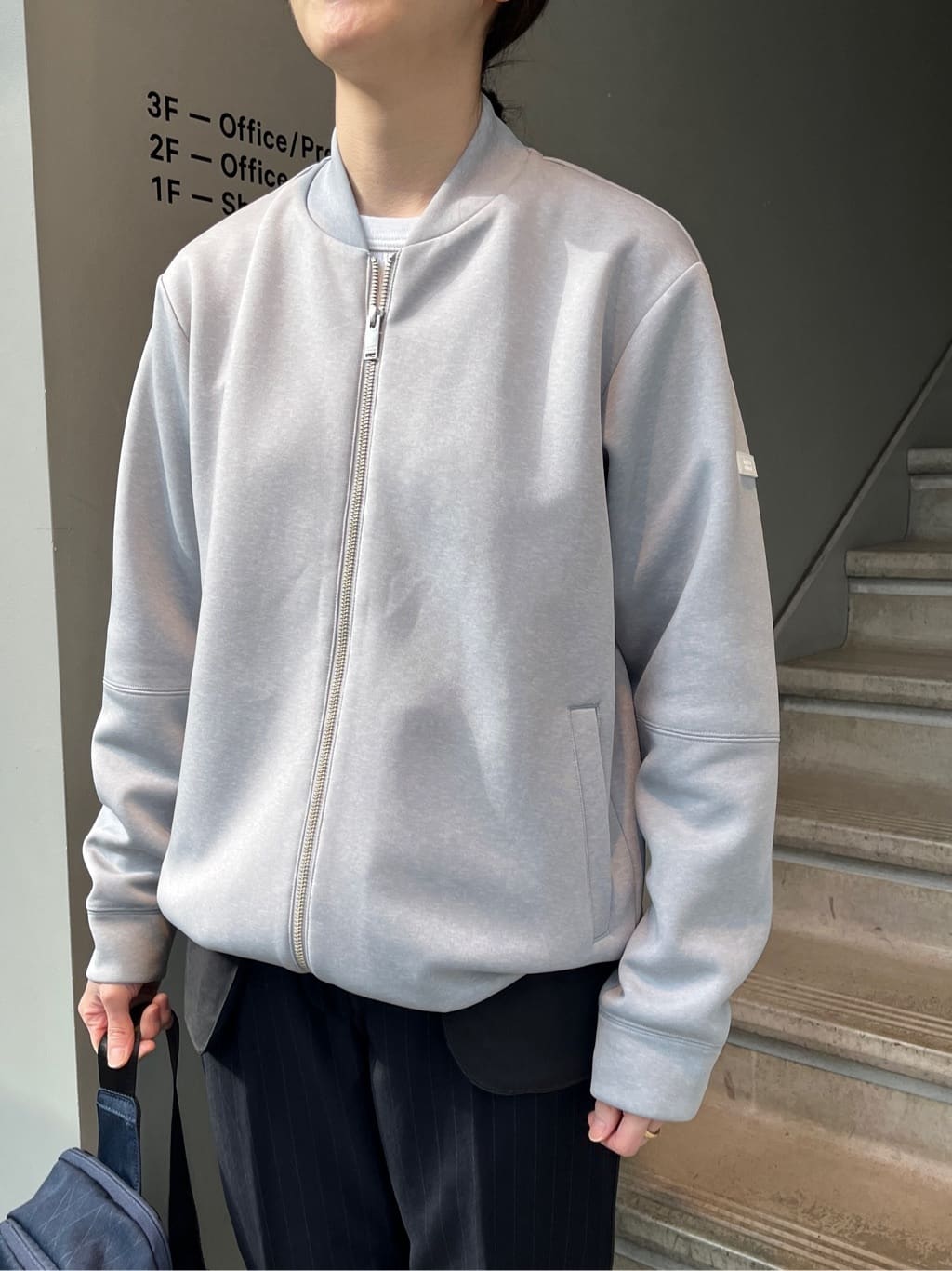 神野（jinno）さんの「TAKEO KIKUCHI｜【多機能・軽量】シャドーライン ボディバッグ」を使ったコーディネート
