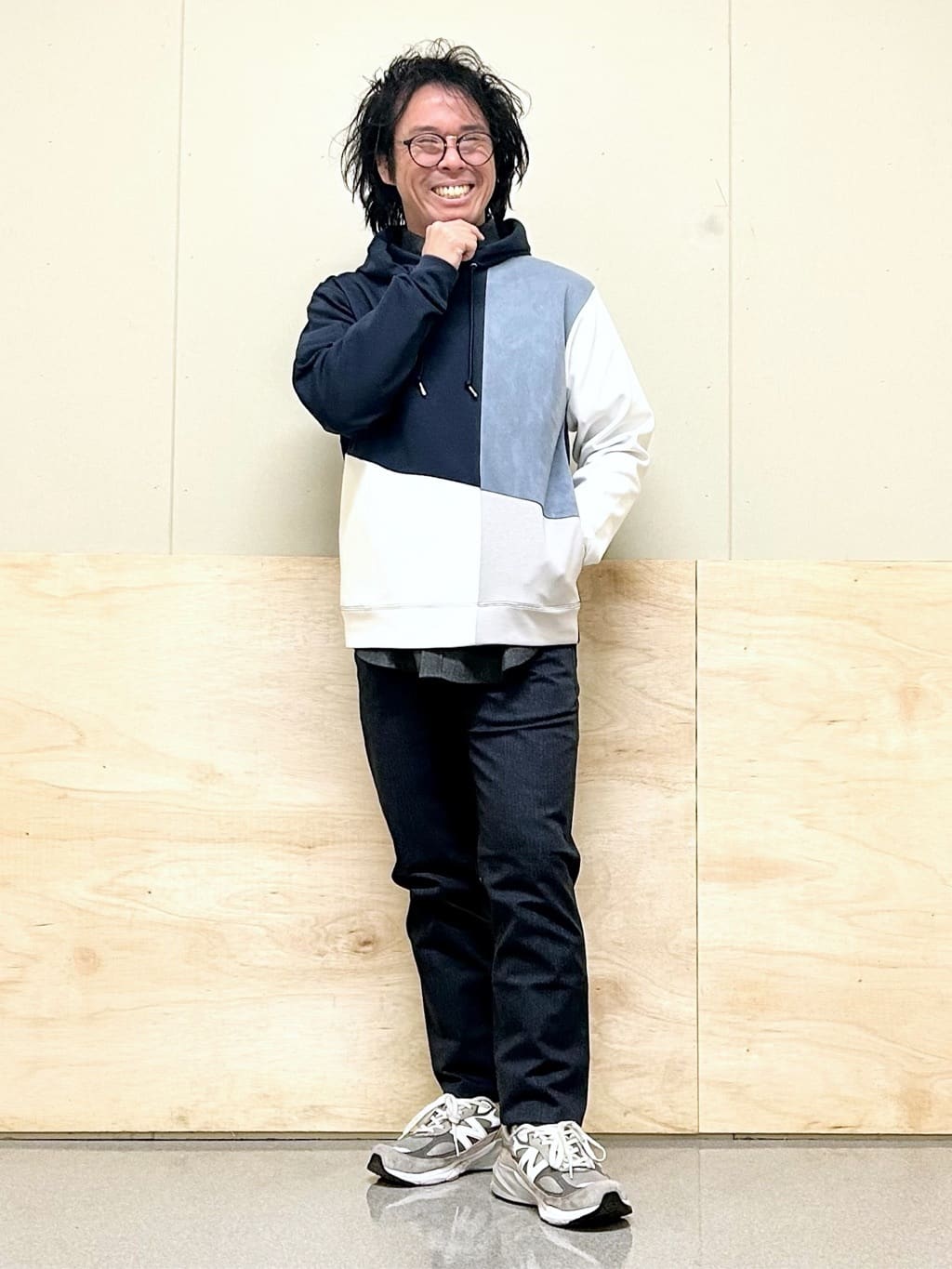 KENJI Iさんの「THE SHOP TK｜【オールシーズン穿ける！】7DAYSストレッチへリンボンパンツ　ON&hArr;OFF兼用」を使ったコーディネート