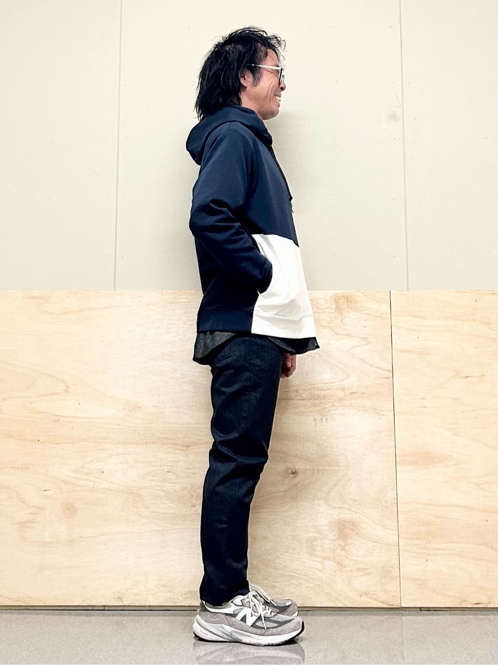KENJI Iさんの「THE SHOP TK｜【オールシーズン穿ける！】7DAYSストレッチへリンボンパンツ　ON&hArr;OFF兼用」を使ったコーディネート