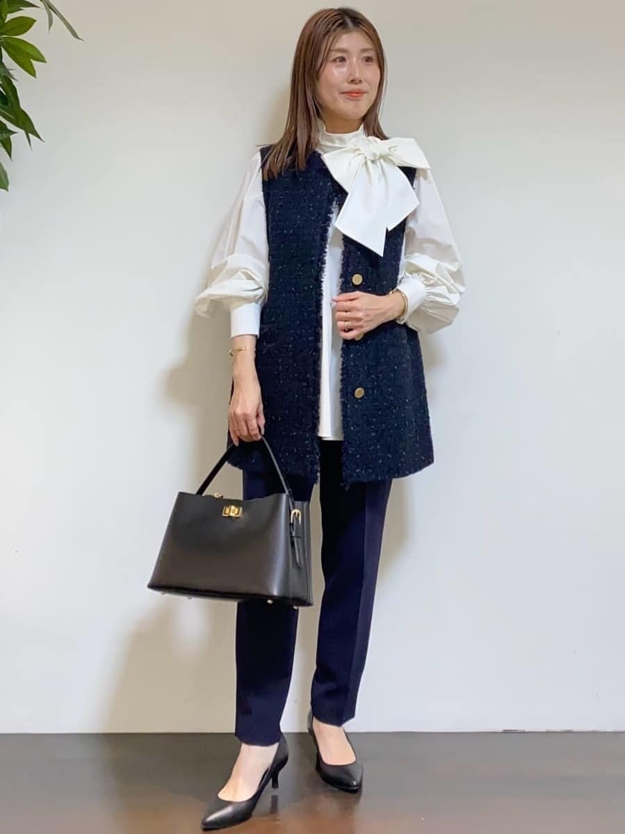 tomoさんの「UNTITLED｜◆【通勤スーツ】タックテーパードパンツ」を使ったコーディネート