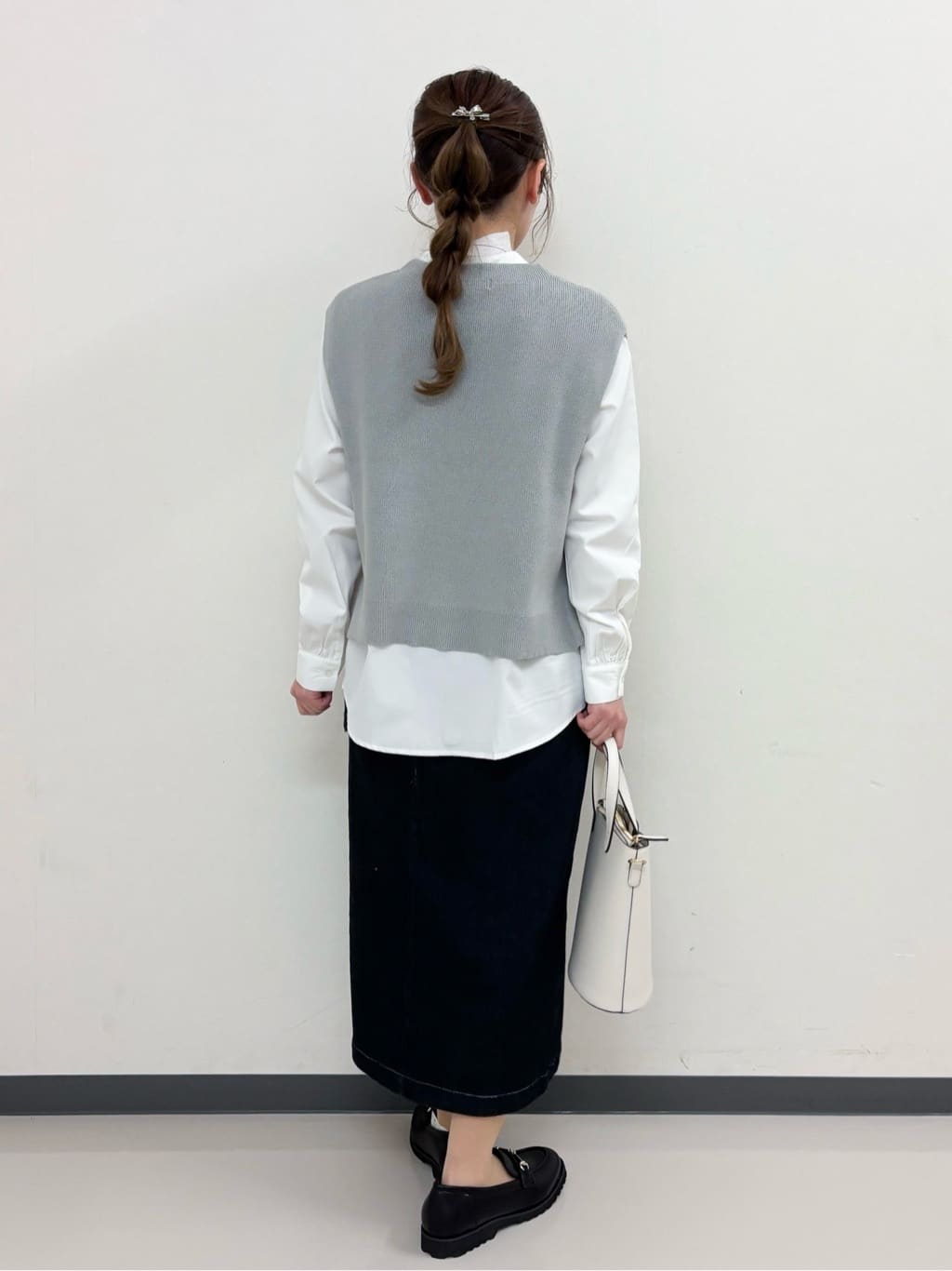 momoさんの「grove｜◆ベスト&times;シャツSET」を使ったコーディネート