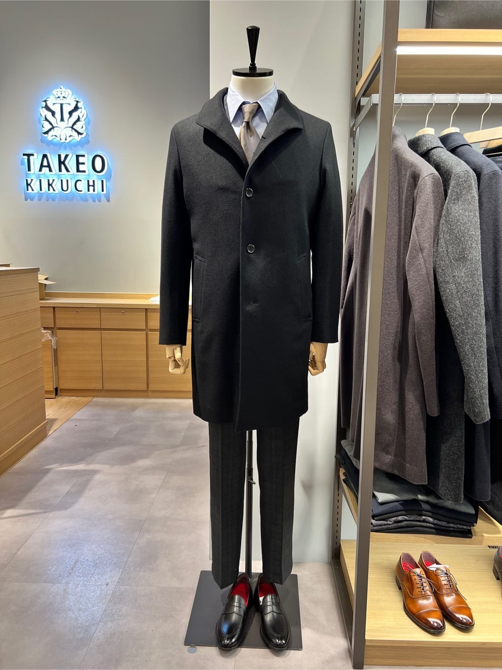 SHOOさんの「TAKEO KIKUCHI｜【ウールカシミヤブレンド】ビーバー調 スタンドカラー コート」を使ったコーディネート