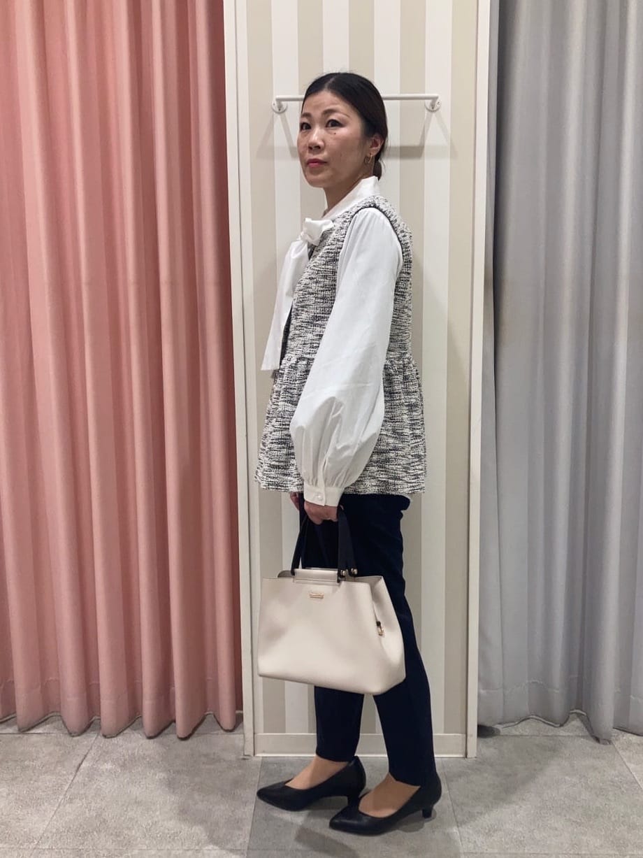 𝐂𝐡𝐢𝐢 &hearts;(ちー)さんの「SHOO･LA･RUE｜◆カットツイードペプラムジレ」を使ったコーディネート